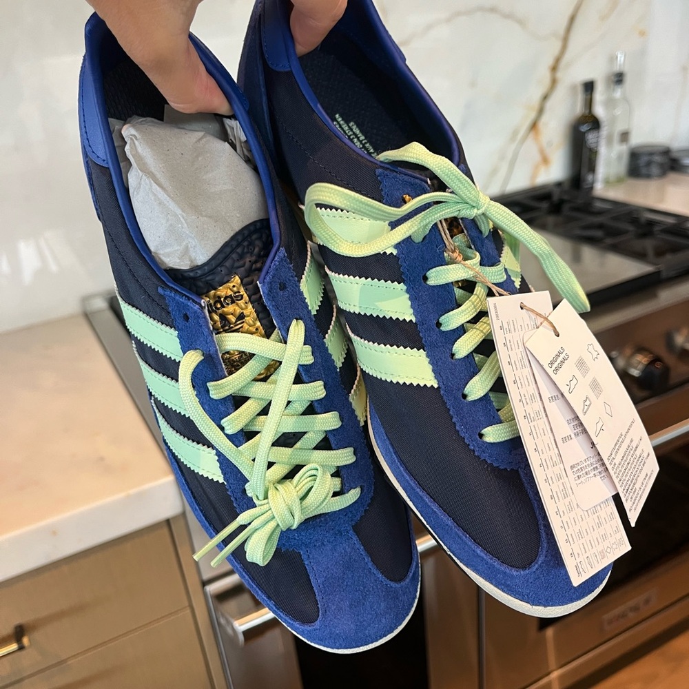 NWT ADIDAS SL72